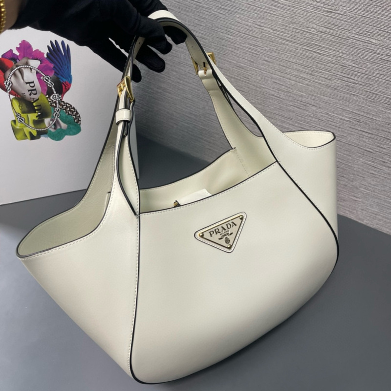 Medium leather tote bag