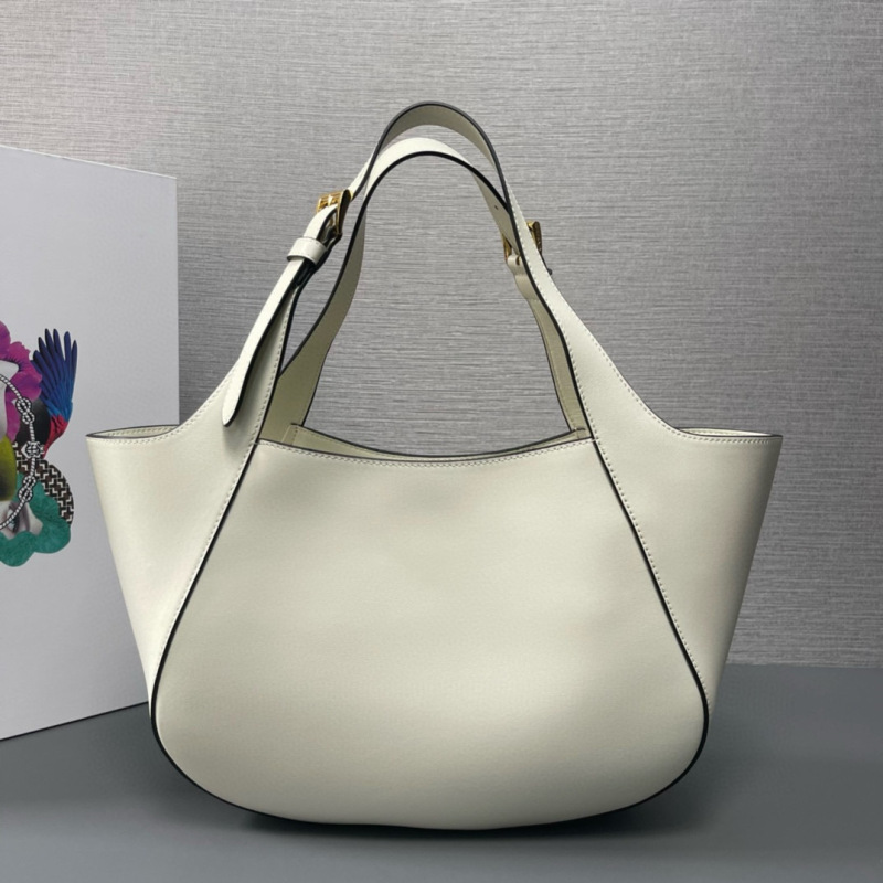 Medium leather tote bag