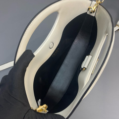 Medium leather handbag