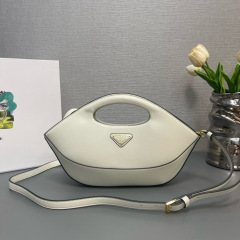 Medium leather handbag