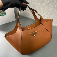 Medium leather tote bag