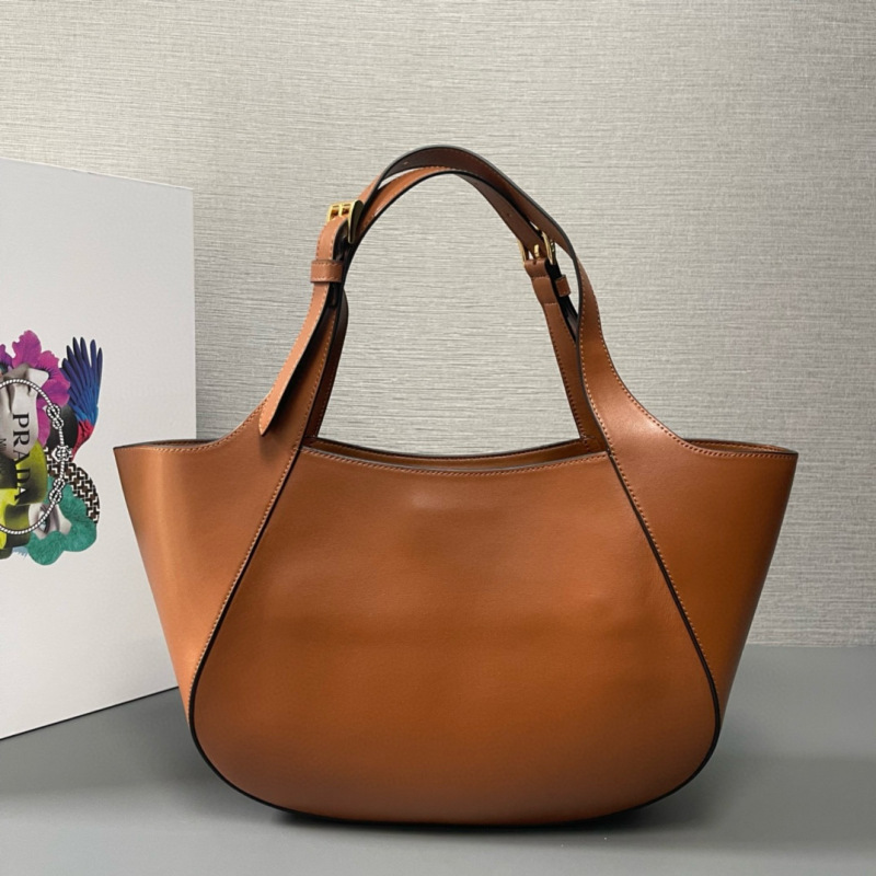 Medium leather tote bag