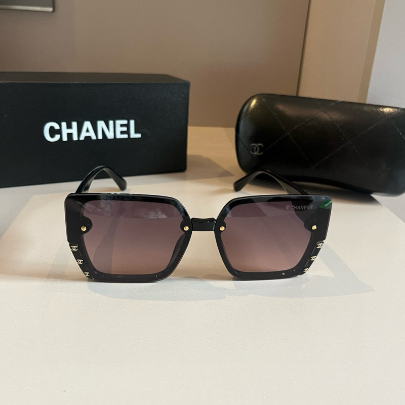 Large square frame sunglasses