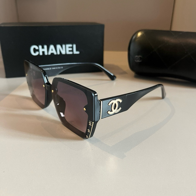 Large square frame sunglasses