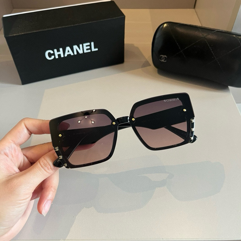 Large square frame sunglasses