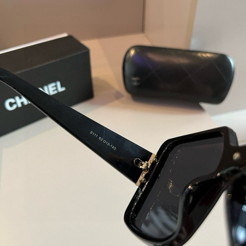 Large square frame sunglasses