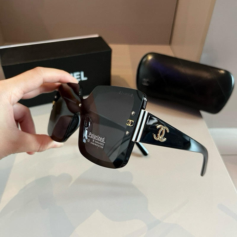 Large square frame sunglasses