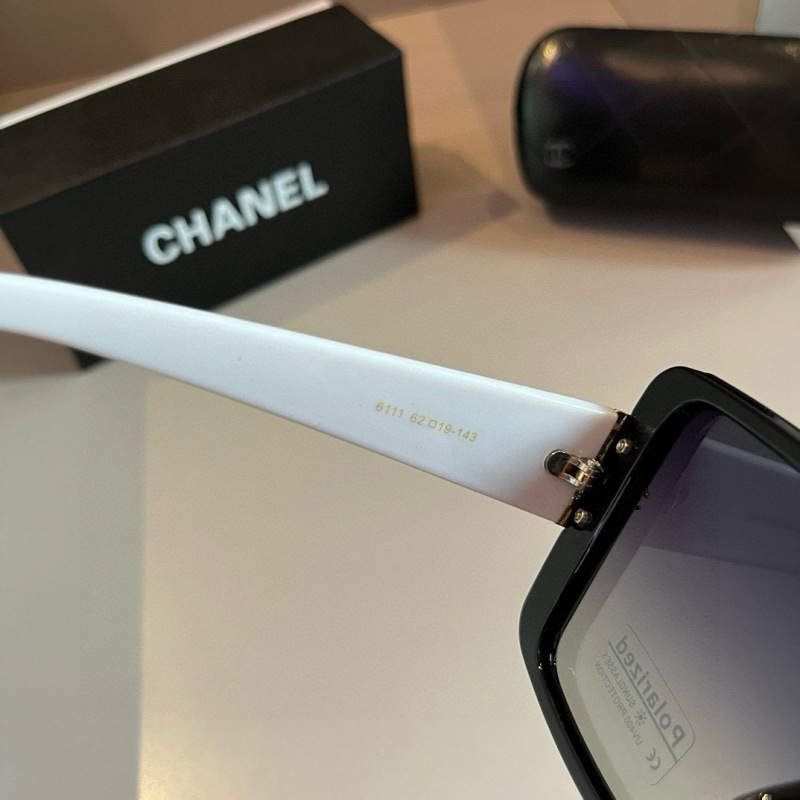 Large square frame sunglasses