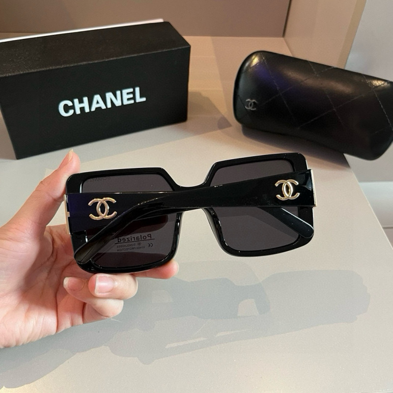 Large square frame sunglasses
