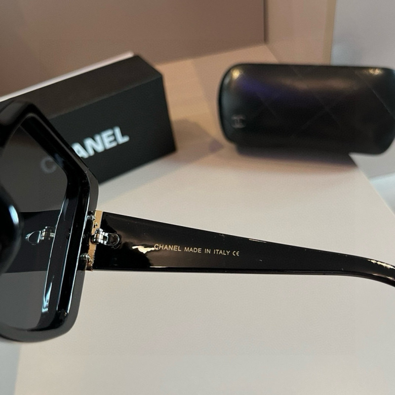 Large square frame sunglasses