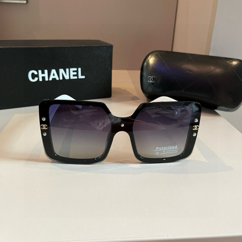 Large square frame sunglasses