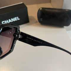 Large square frame sunglasses