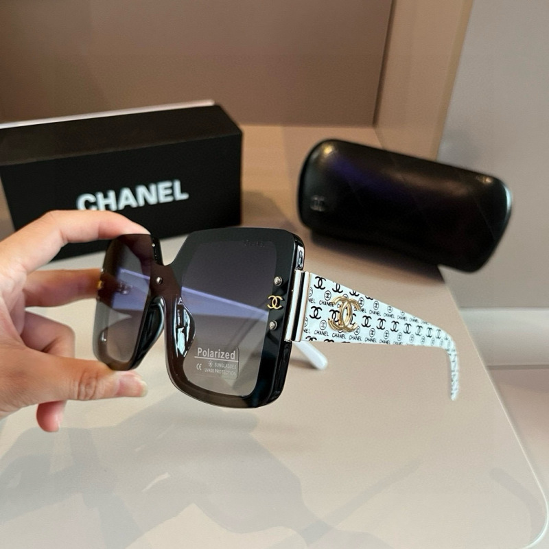 Large square frame sunglasses