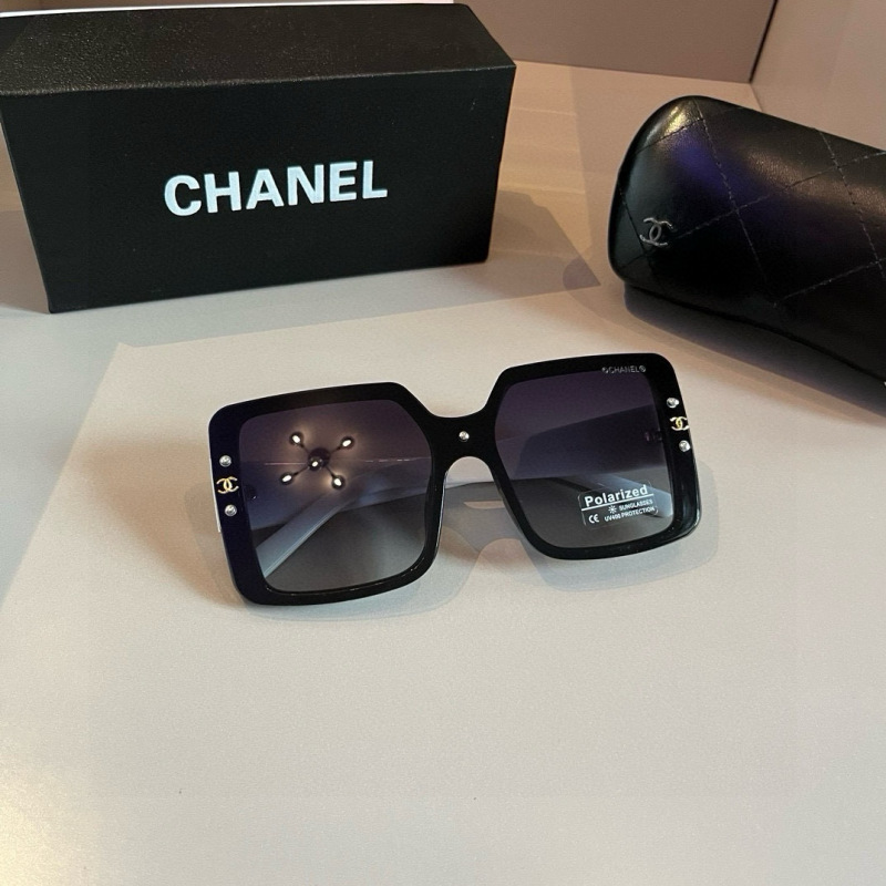 Large square frame sunglasses