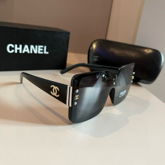 Large square frame sunglasses