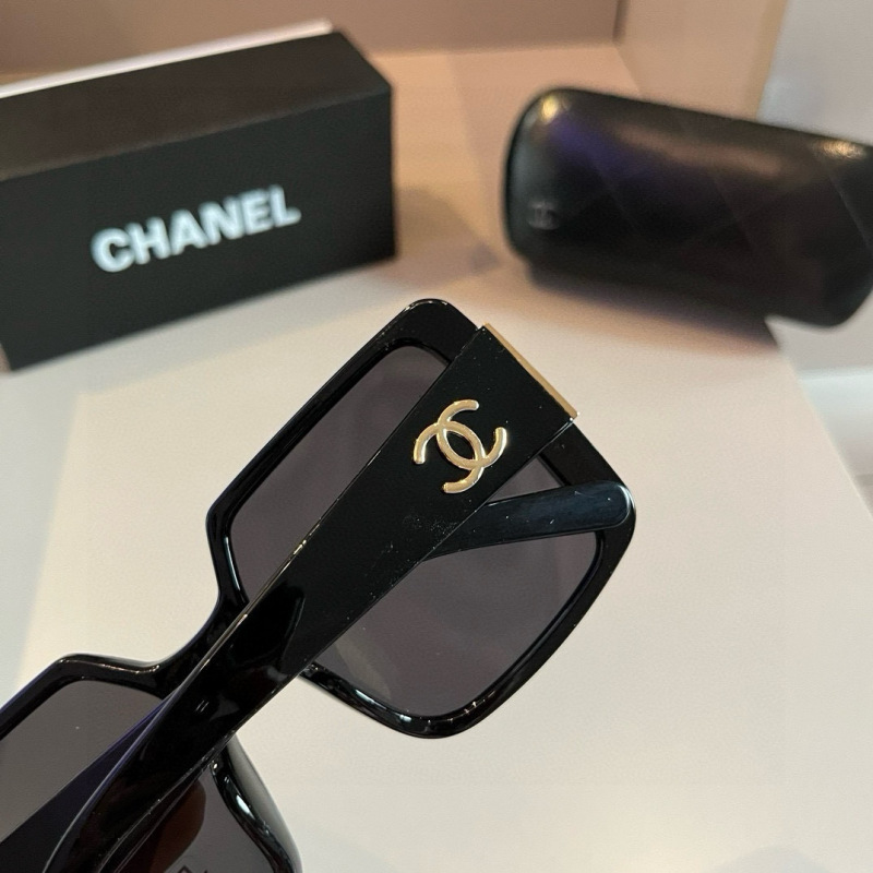 Large square frame sunglasses