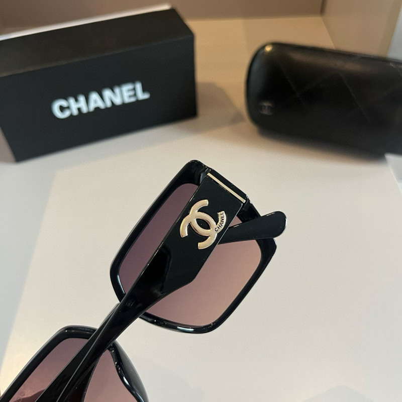 Large square frame sunglasses