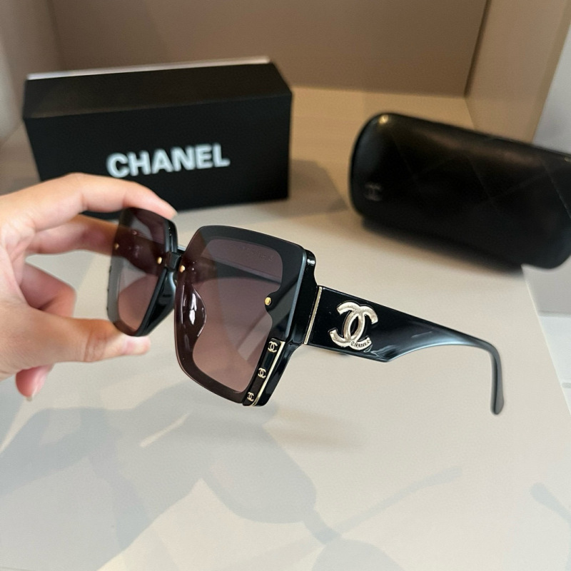 Large square frame sunglasses