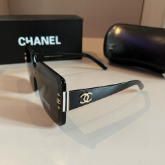 Large square frame sunglasses
