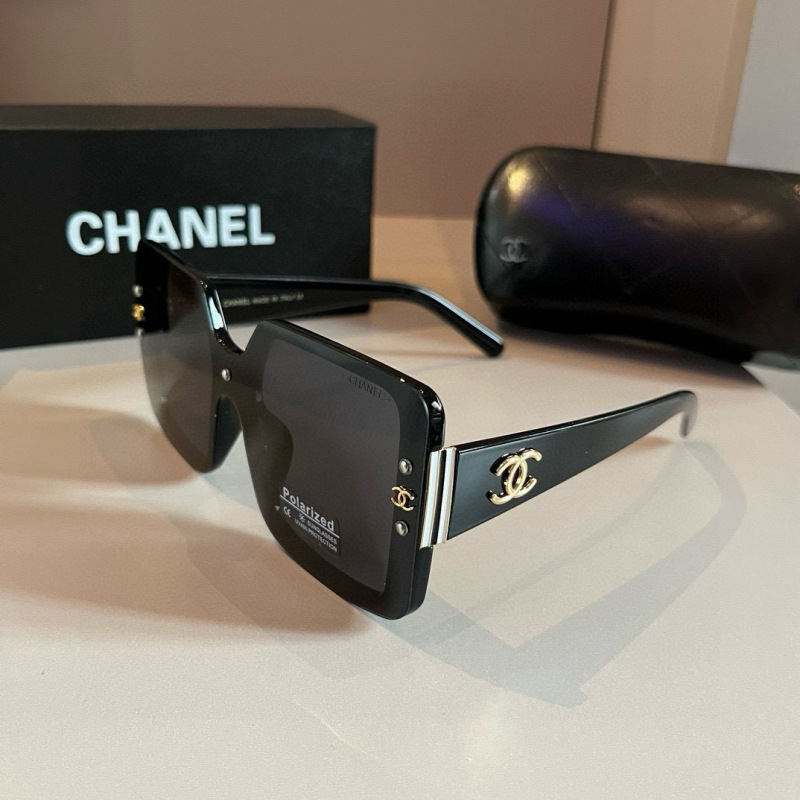 Large square frame sunglasses