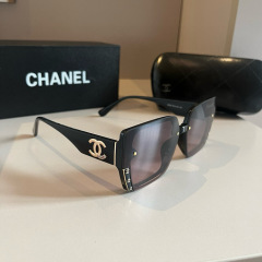 Large square frame sunglasses