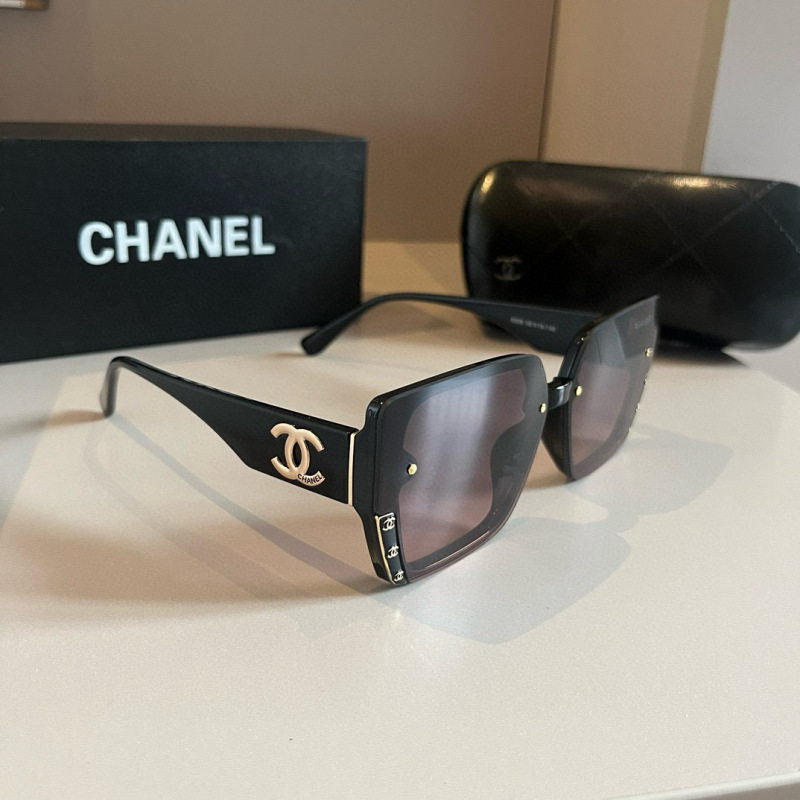 Large square frame sunglasses