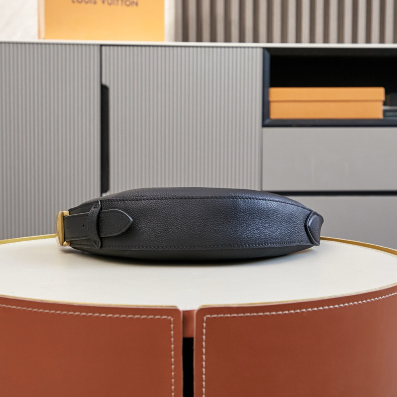 Low Key messenger bag