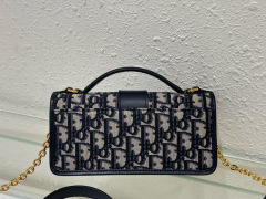 Miss Montaigne Classic flower