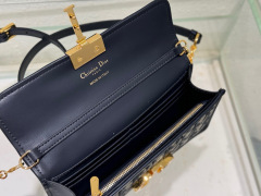 Miss Montaigne Classic flower