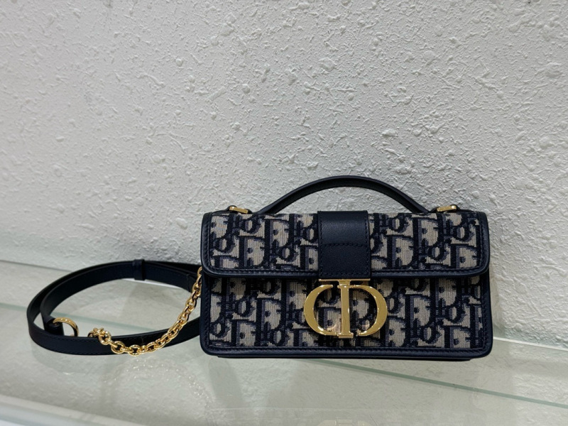 Miss Montaigne Classic flower