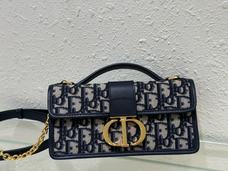 Miss Montaigne Classic flower