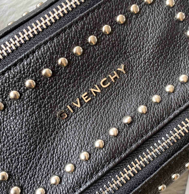 CIVENCHY Exquisite Pando handle bag