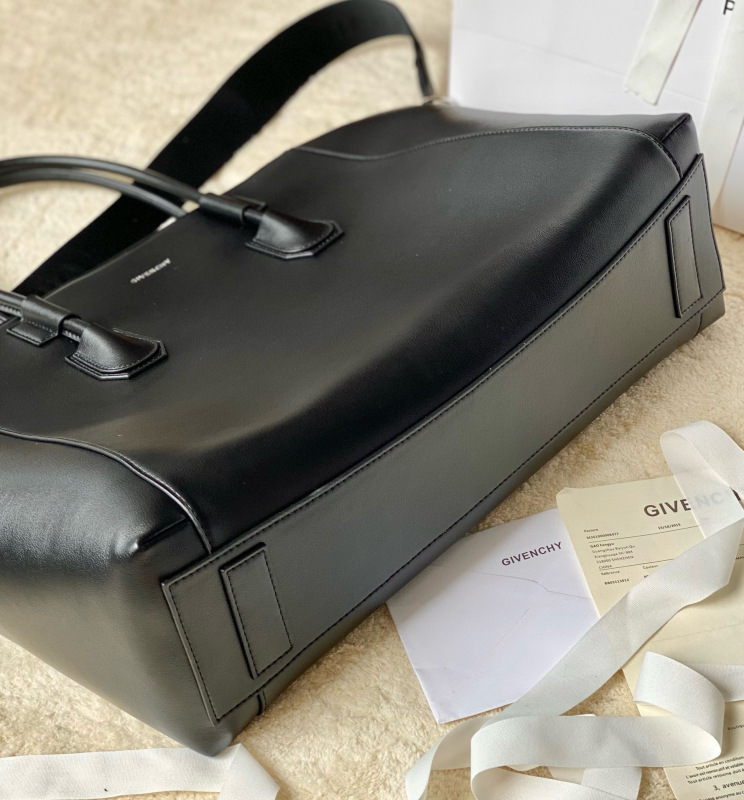 CIVENCHY Antigona sport Handbag