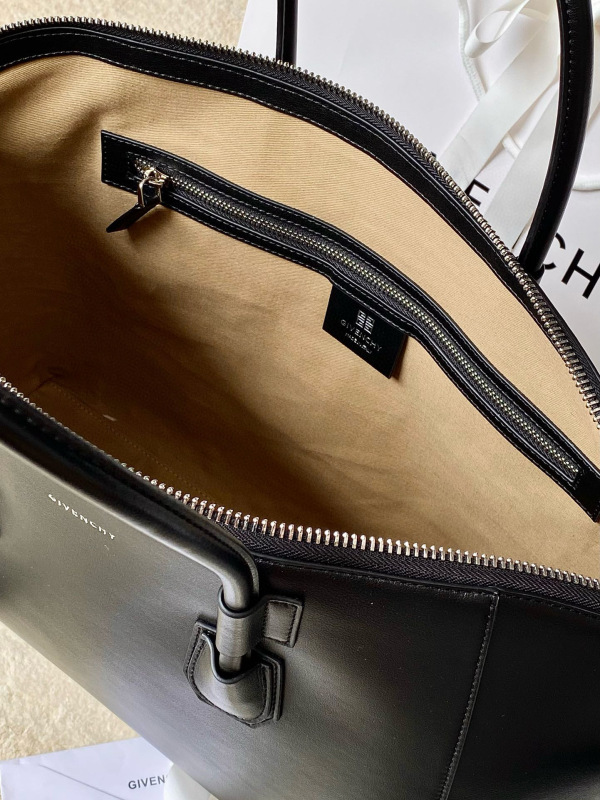 CIVENCHY Antigona sport Handbag