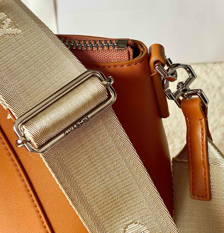 CIVENCHY Antigona sport Handbag
