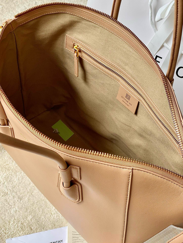 CIVENCHY Antigona sport Handbag