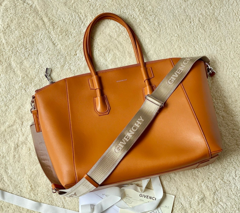 CIVENCHY Antigona sport Handbag