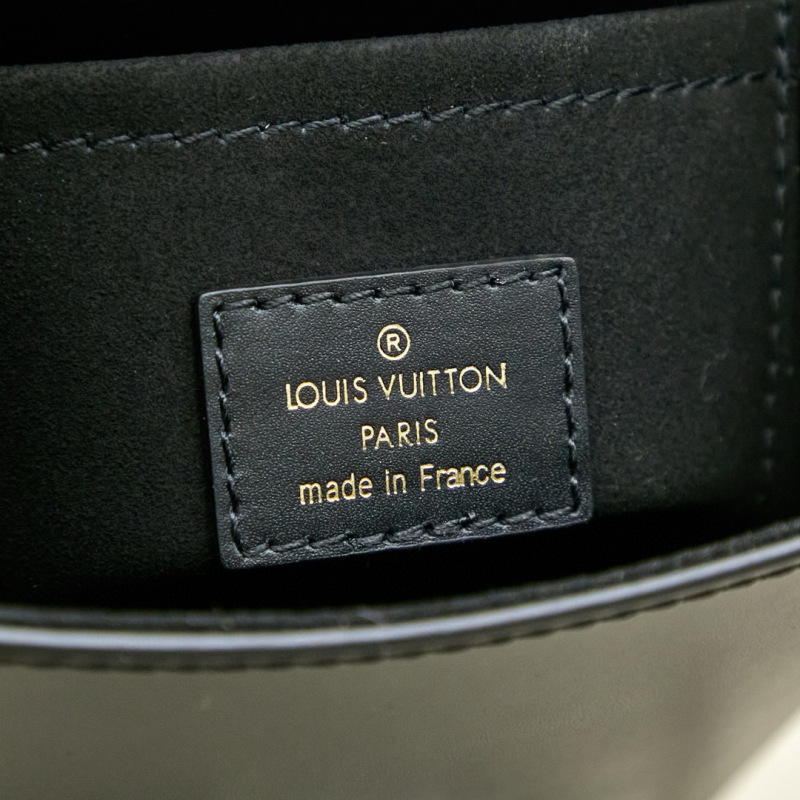LV  CAMERA BOX  BAG