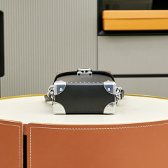 LV  CAMERA BOX  BAG