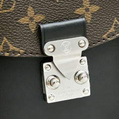 LV  CAMERA BOX  BAG