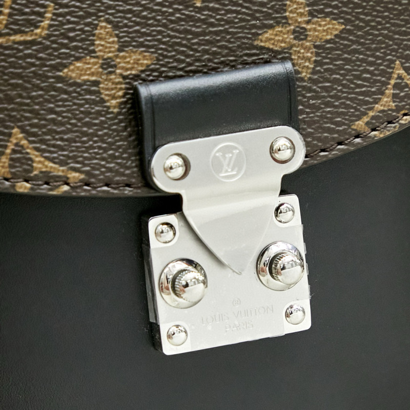 LV  CAMERA BOX  BAG