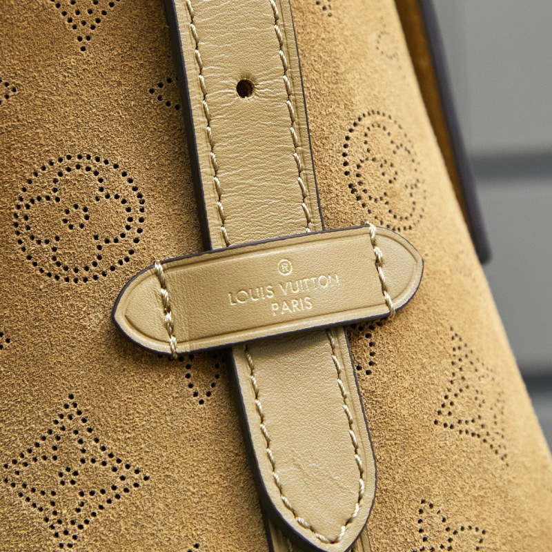 LV CARRYALL Small Handbag