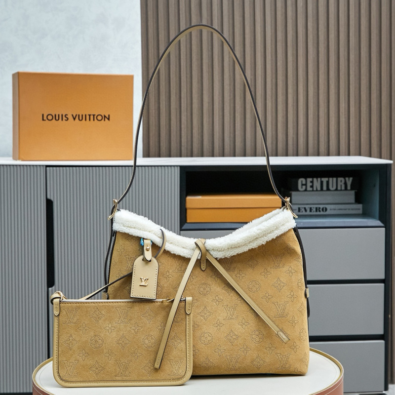 LV CARRYALL Small Handbag
