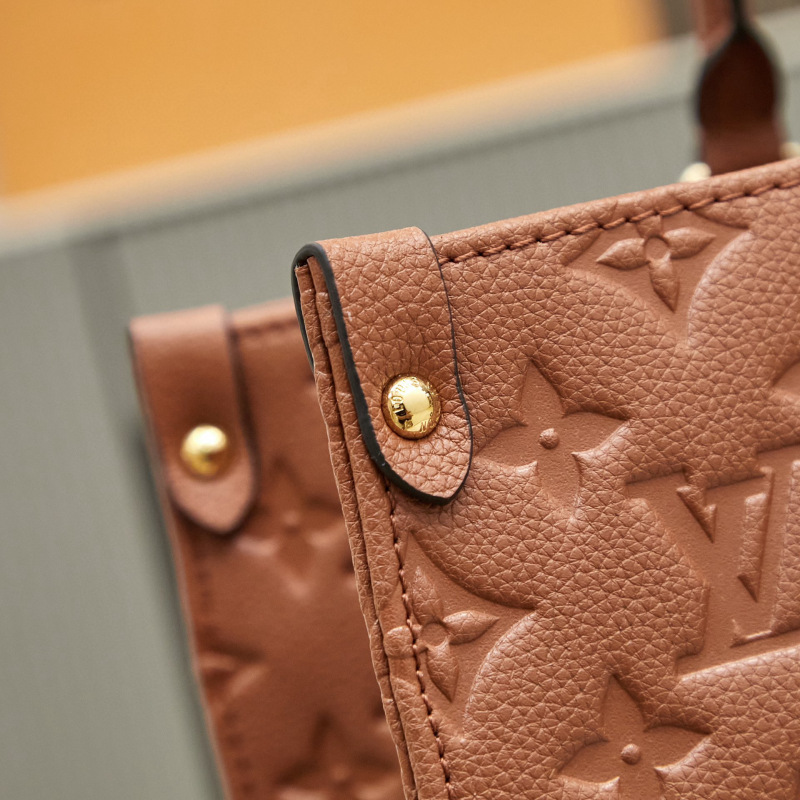 LV ONTHEGO MEDIUM HANDBAG
