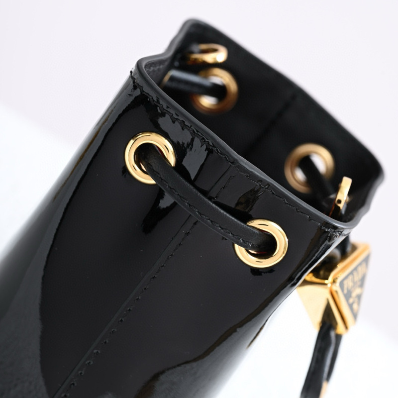 In early spring of 2024, the new mini Xiaofu bag was jelly skin/patent skin.