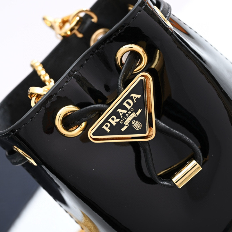 In early spring of 2024, the new mini Xiaofu bag was jelly skin/patent skin.