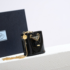 In early spring of 2024, the new mini Xiaofu bag was jelly skin/patent skin.
