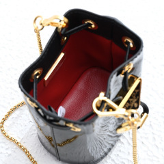 In early spring of 2024, the new mini Xiaofu bag was jelly skin/patent skin.