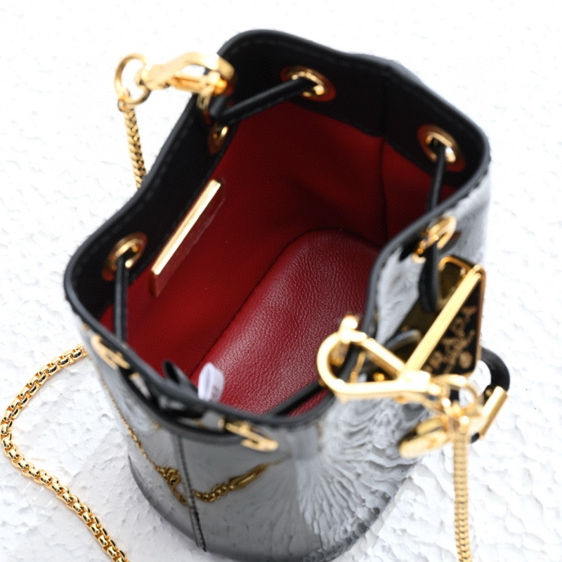 In early spring of 2024, the new mini Xiaofu bag was jelly skin/patent skin.