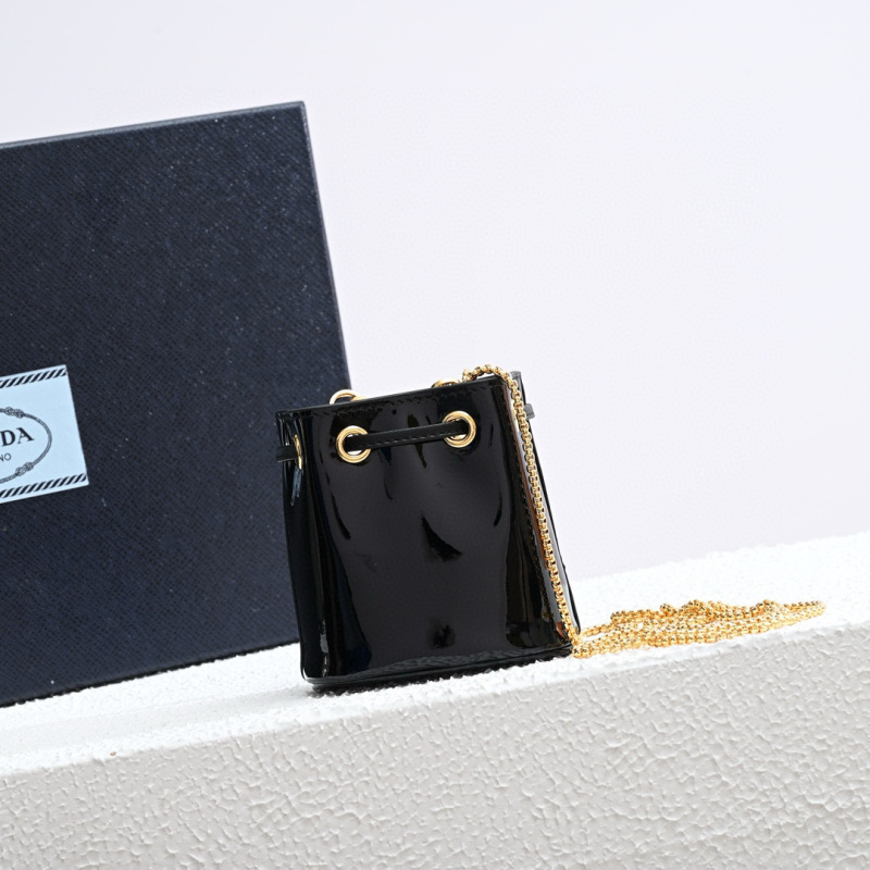 In early spring of 2024, the new mini Xiaofu bag was jelly skin/patent skin.